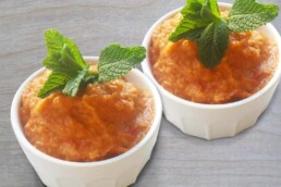 Gemüse-Coulis 1 Die meisten Gemüsesorten lassen sich zu einer wunderbaren Gemüsepaste verarbeiten, welche die ganzen Zuckerbomben-Fertigsaucen in den Schatten stellt.