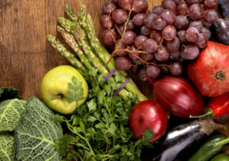 Einfach Einkaufen: unsere gesunde Einkaufsliste für Sie! 4 Obst und Gemüse auf einem Tisch